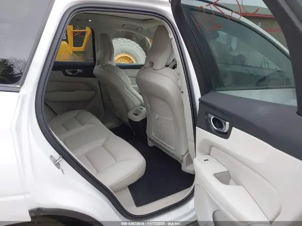 YV4M12RJXS1128732 2025 VOLVO XC60 - Image 8