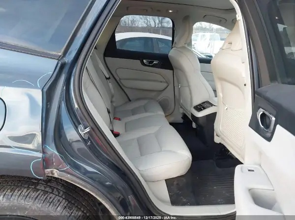 YV4M12RM5S1070068 2025 VOLVO XC60 - Image 8