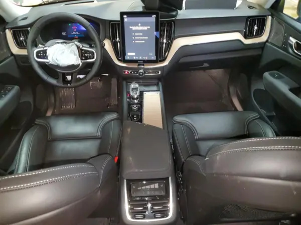 YV4M12RM5T1414466 2026 VOLVO XC60 - Image 8