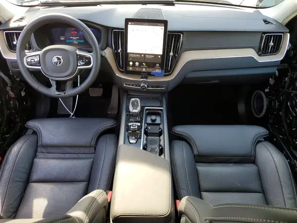 YV4M12RM8T1414428 2026 VOLVO XC60 - Image 8