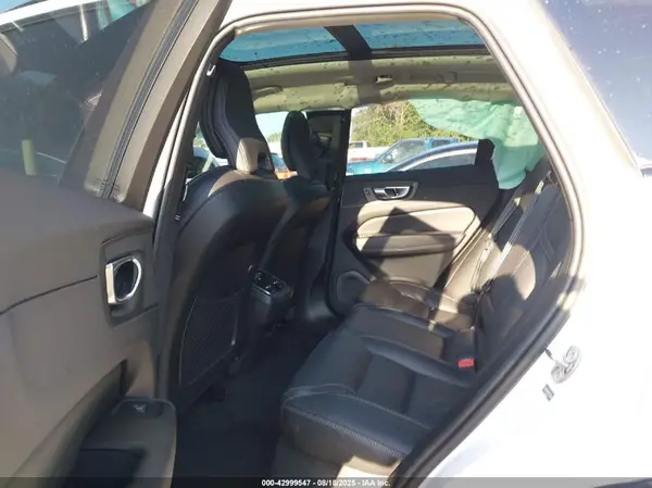 YV4M12RMXS1075024 2025 VOLVO XC60 - Image 8
