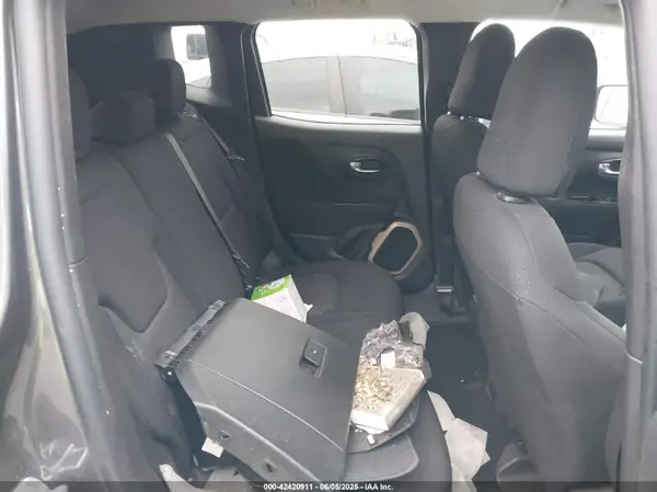 ZACCJAAB0HPE75735 2017 JEEP RENEGADE - Image 8