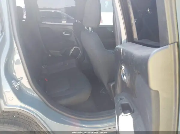 ZACCJAAB1HPF43704 2017 JEEP RENEGADE - Image 8