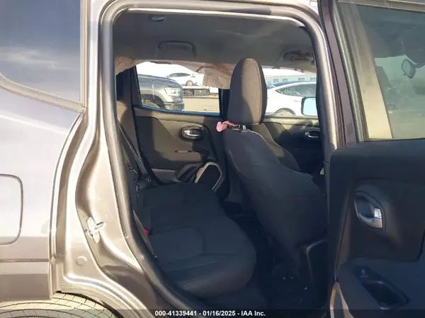 ZACCJAAB4HPE49137 2017 JEEP RENEGADE - Image 8