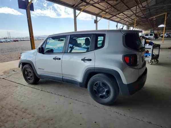ZACCJAAB6HPF01741 2017 JEEP RENEGADE - Image 2