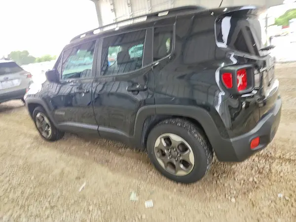 ZACCJAAB7HPF61561 2017 JEEP RENEGADE - Image 2