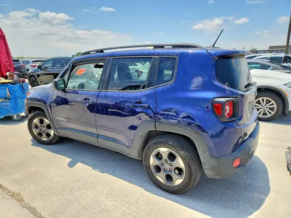 ZACCJAAB8HPF62816 2017 JEEP RENEGADE - Image 2