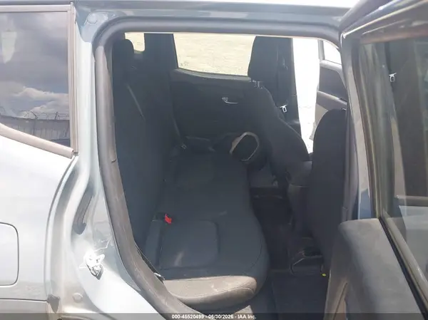 ZACCJAAB9HPG07133 2017 JEEP RENEGADE - Image 8