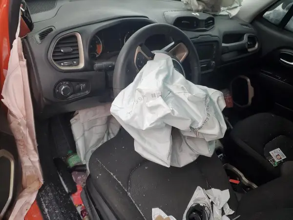 ZACCJAABXHPF30949 2017 JEEP RENEGADE - Image 8