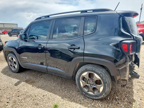 ZACCJAAT1GPD72718 2016 JEEP RENEGADE - Image 2