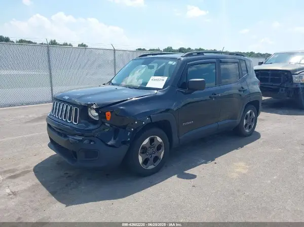 ZACCJAAT3GPE05721 2016 JEEP RENEGADE - Image 2
