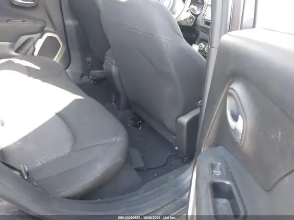 ZACCJAAT5GPE10290 2016 JEEP RENEGADE - Image 8