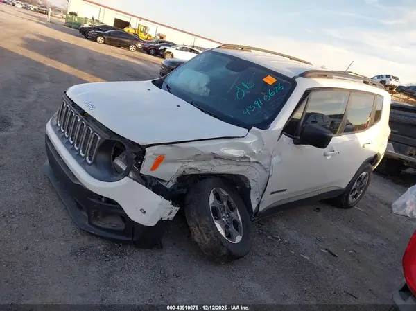 ZACCJAAT6GPE37952 2016 JEEP RENEGADE - Image 2