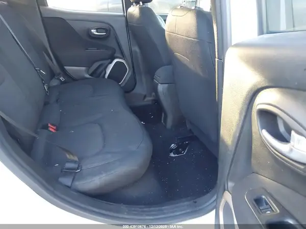 ZACCJAAT6GPE37952 2016 JEEP RENEGADE - Image 8