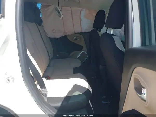 ZACCJAAT7GPD50576 2016 JEEP RENEGADE - Image 8