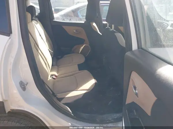 ZACCJAAT9GPC71555 2016 JEEP RENEGADE - Image 8
