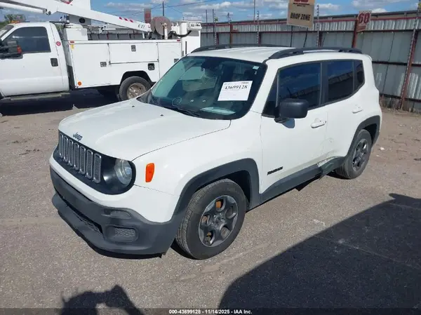 ZACCJAAT9GPE00586 2016 JEEP RENEGADE - Image 2