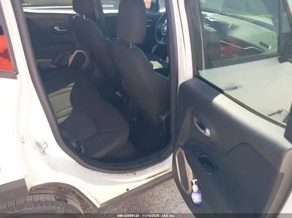 ZACCJAAT9GPE00586 2016 JEEP RENEGADE - Image 8