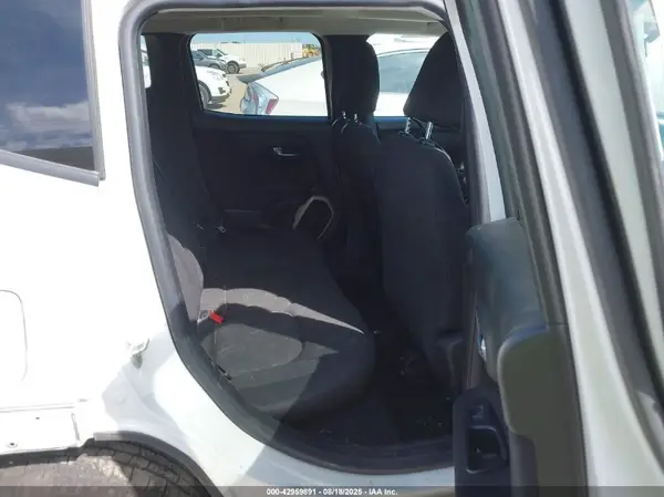 ZACCJAATXGPD42472 2016 JEEP RENEGADE - Image 8