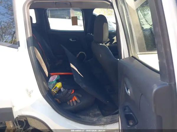 ZACCJAAW3GPE32802 2016 JEEP RENEGADE - Image 8