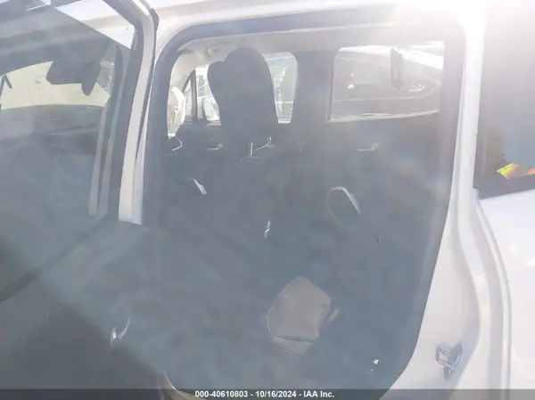 ZACCJABB0JPH42375 2018 JEEP RENEGADE - Image 8