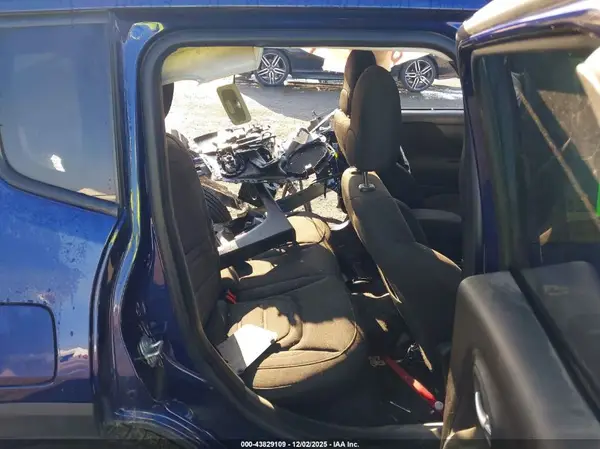ZACCJABB0JPH76154 2018 JEEP RENEGADE - Image 8