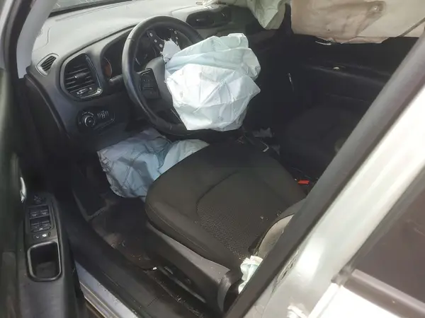 ZACCJABB0JPH92189 2018 JEEP RENEGADE - Image 8