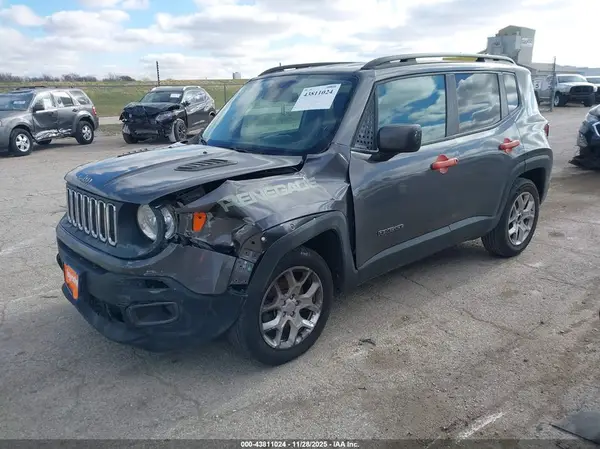 ZACCJABB2HPE58725 2017 JEEP RENEGADE - Image 2