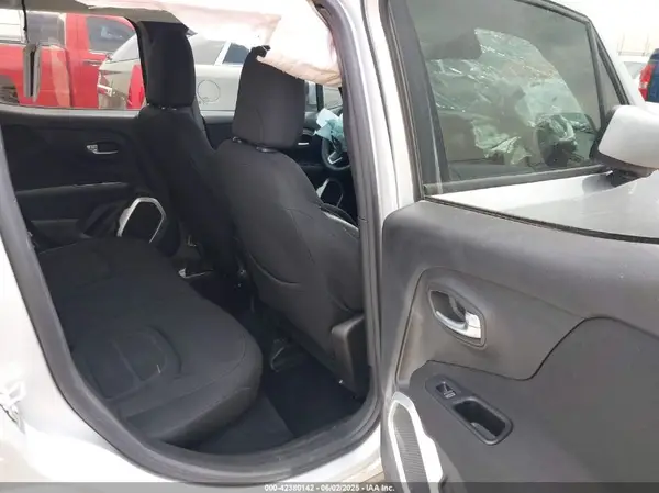 ZACCJABB2JPJ56502 2018 JEEP RENEGADE - Image 8