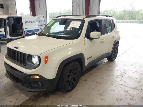 ZACCJABB3HPG05912 2017 JEEP RENEGADE - Image 2