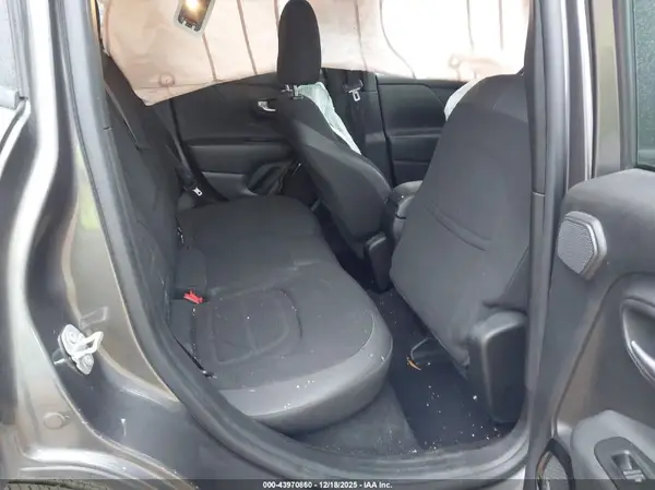 ZACCJABB3HPG60084 2017 JEEP RENEGADE - Image 8