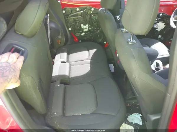 ZACCJABB3HPG65642 2017 JEEP RENEGADE - Image 8