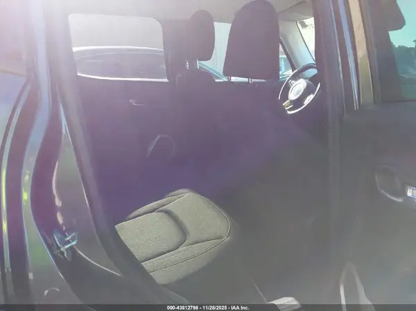 ZACCJABB4HPG20712 2017 JEEP RENEGADE - Image 8