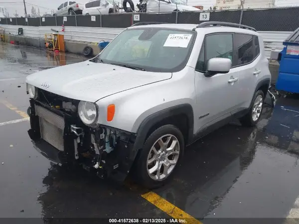 ZACCJABB4JPH02140 2018 JEEP RENEGADE - Image 2