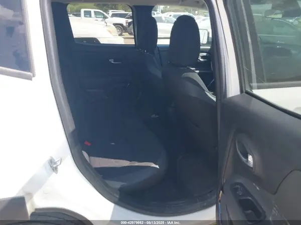 ZACCJABB5HPG45926 2017 JEEP RENEGADE - Image 8