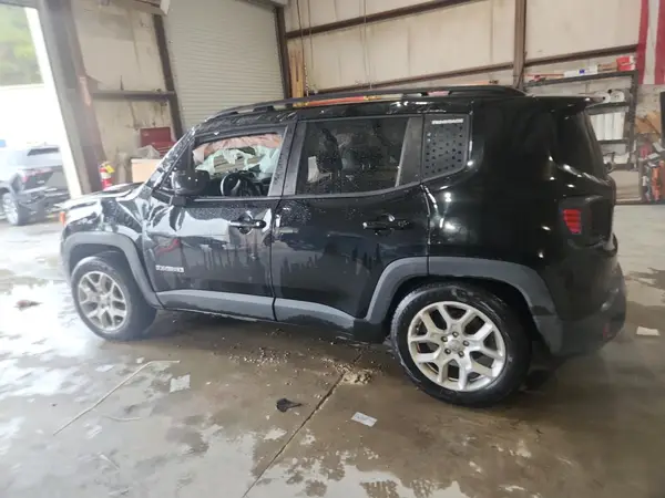 ZACCJABB6JPJ44689 2018 JEEP RENEGADE - Image 2