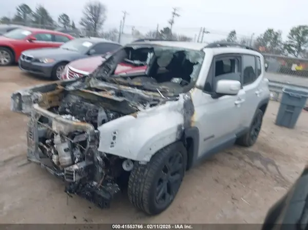 ZACCJABB7HPF15579 2017 JEEP RENEGADE - Image 2