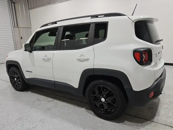 ZACCJABB7HPF76298 2017 JEEP RENEGADE - Image 2
