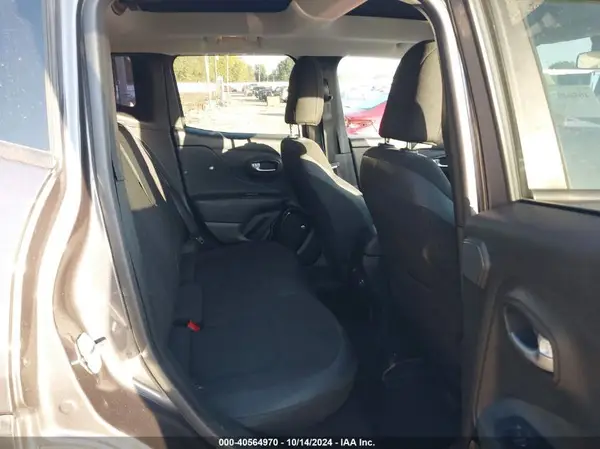 ZACCJABB7JPJ08137 2018 JEEP RENEGADE - Image 8