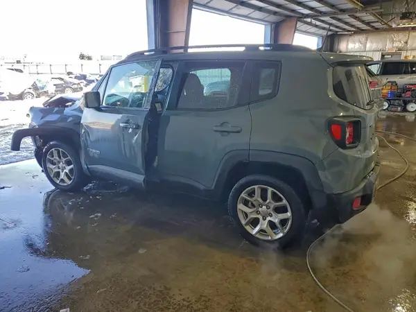 ZACCJABB7JPJ68306 2018 JEEP RENEGADE - Image 2