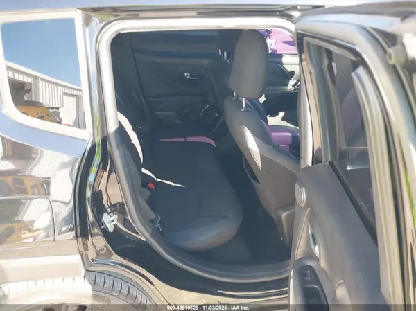 ZACCJABB8HPF57632 2017 JEEP RENEGADE - Image 8