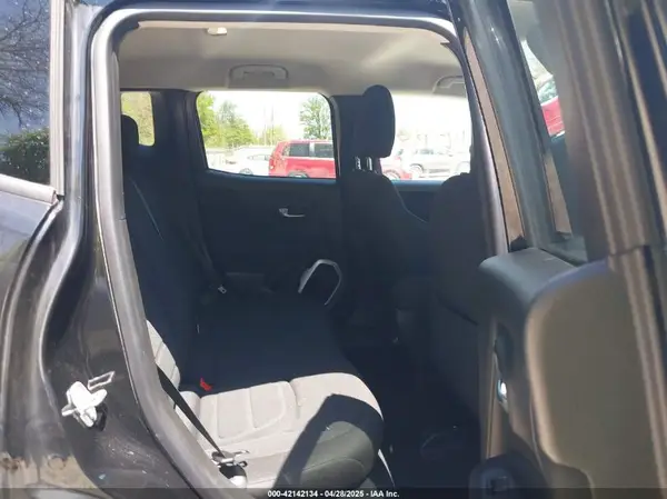 ZACCJABB8JPH23377 2018 JEEP RENEGADE - Image 8
