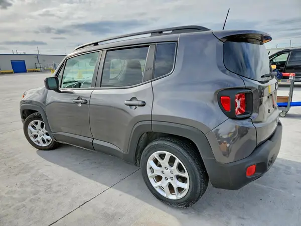 ZACCJABB8JPJ43995 2018 JEEP RENEGADE - Image 2