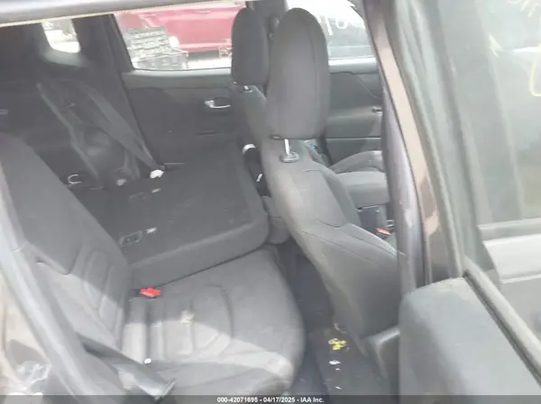 ZACCJABB8JPJ55645 2018 JEEP RENEGADE - Image 8