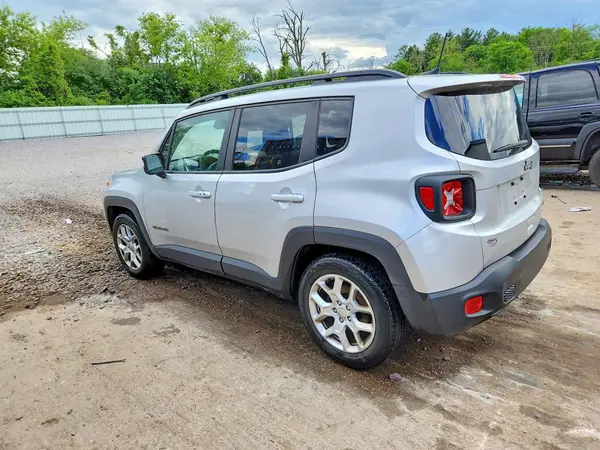 ZACCJABB8JPJ70386 2018 JEEP RENEGADE - Image 2