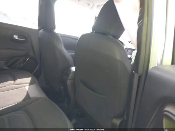 ZACCJABB9HPF14286 2017 JEEP RENEGADE - Image 8