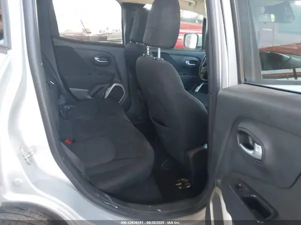 ZACCJABBXHPF38385 2017 JEEP RENEGADE - Image 8