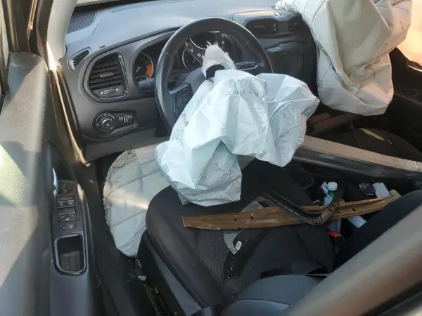 ZACCJABBXJPH32288 2018 JEEP RENEGADE - Image 8