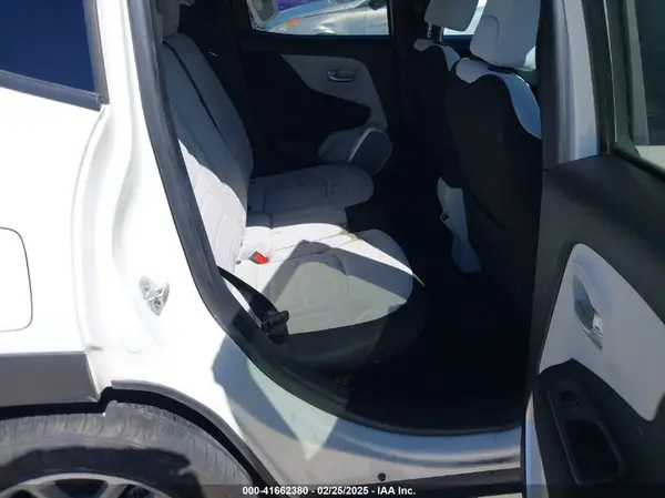 ZACCJABBXJPH53609 2018 JEEP RENEGADE - Image 8