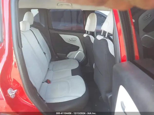 ZACCJABBXJPJ27510 2018 JEEP RENEGADE - Image 8